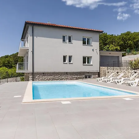 Opera Villa *
