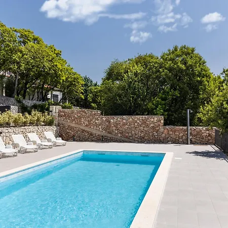 Opera וילה פובילה