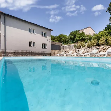 Opera וילה פובילה