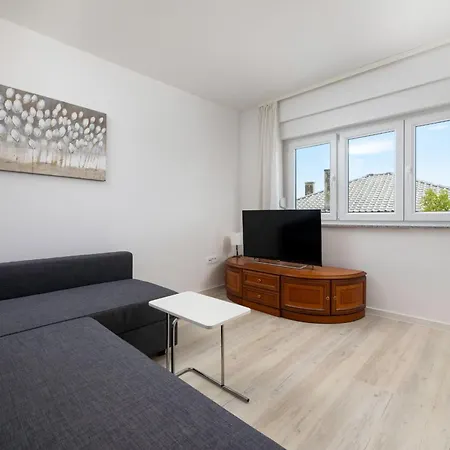 Opera וילה פובילה