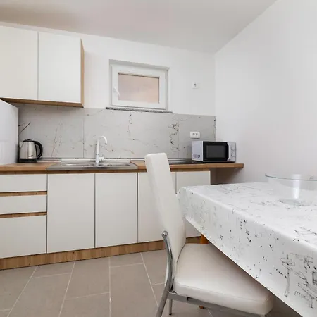 וילה Opera פובילה